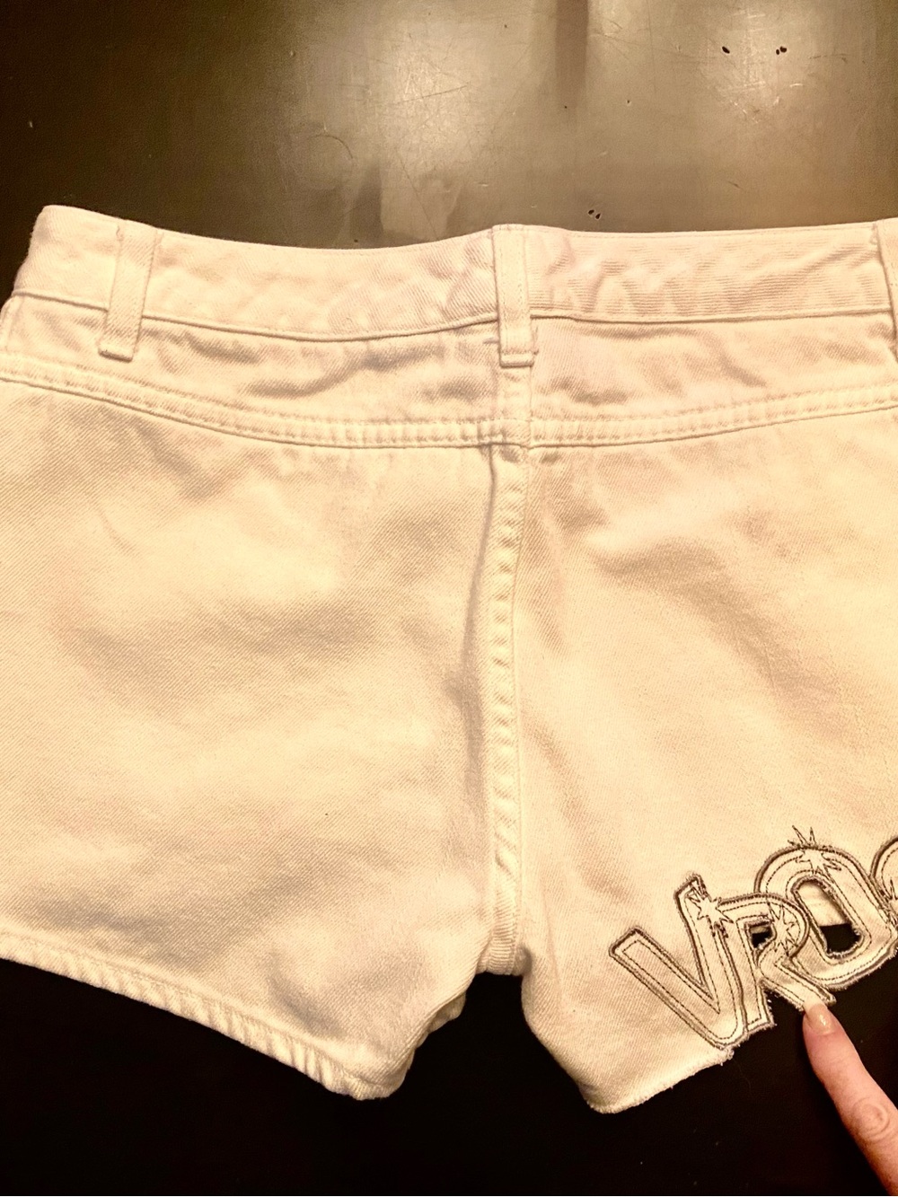 Harley-Davidson Women's White Denim Shortse “Vroom” Sz 8 - Picture 5 of 5